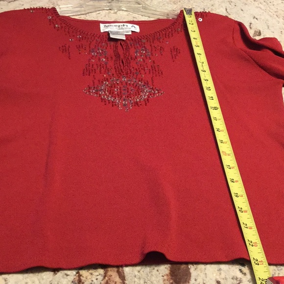 LIKE NEW. RED KNIT JEWELED TOP. DARK RED SIZE XL. - Picture 3 of 5